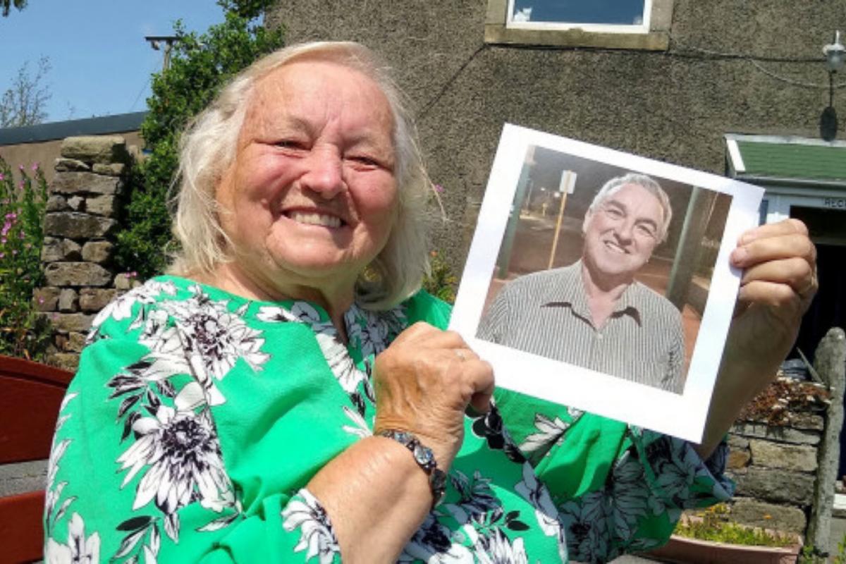 O filho de Issy, Keith e a neta, Kym