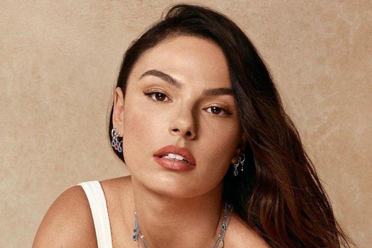 Isis Valverde compartilha montagem de fotos e fala de semelhança com filho