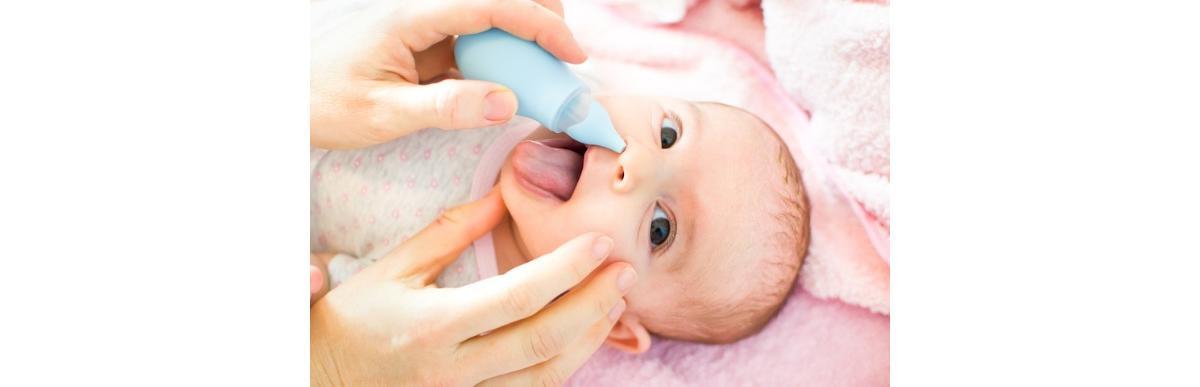 A limpeza nasal ajuda a desobstruir o nariz do bebê
