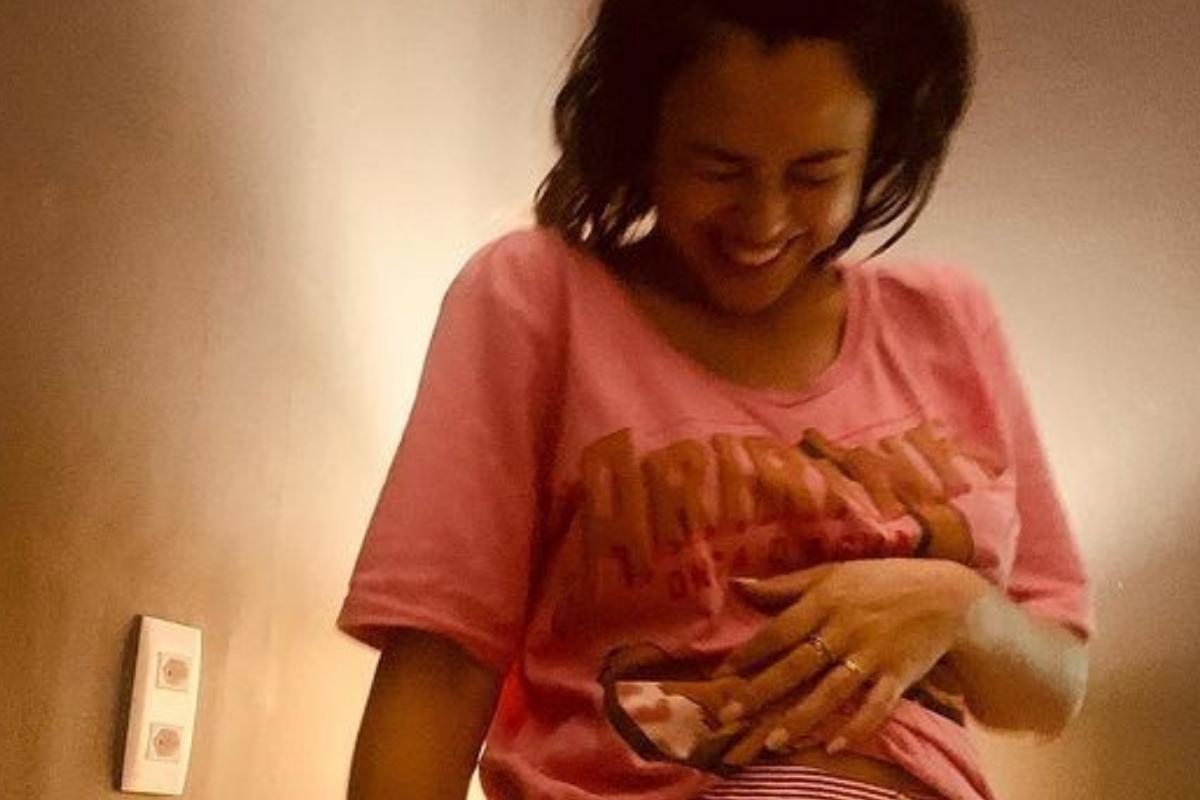 Yanna Lavigne compartilhou uma séries de foto da barriga de grávida no Instagram