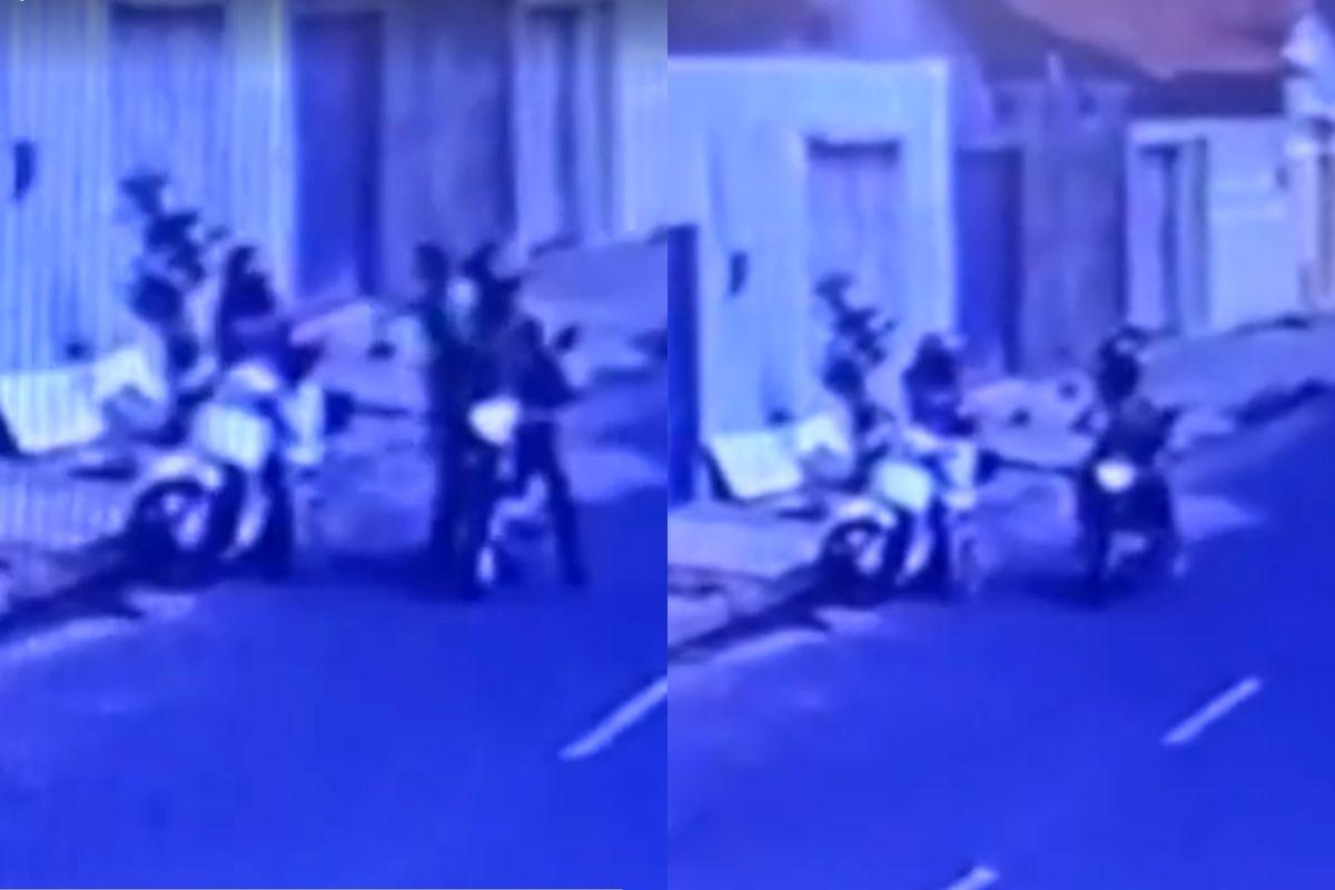 Os dois motociclistas abordaram mãe e filho e levaram o material avaliado em R$2500
