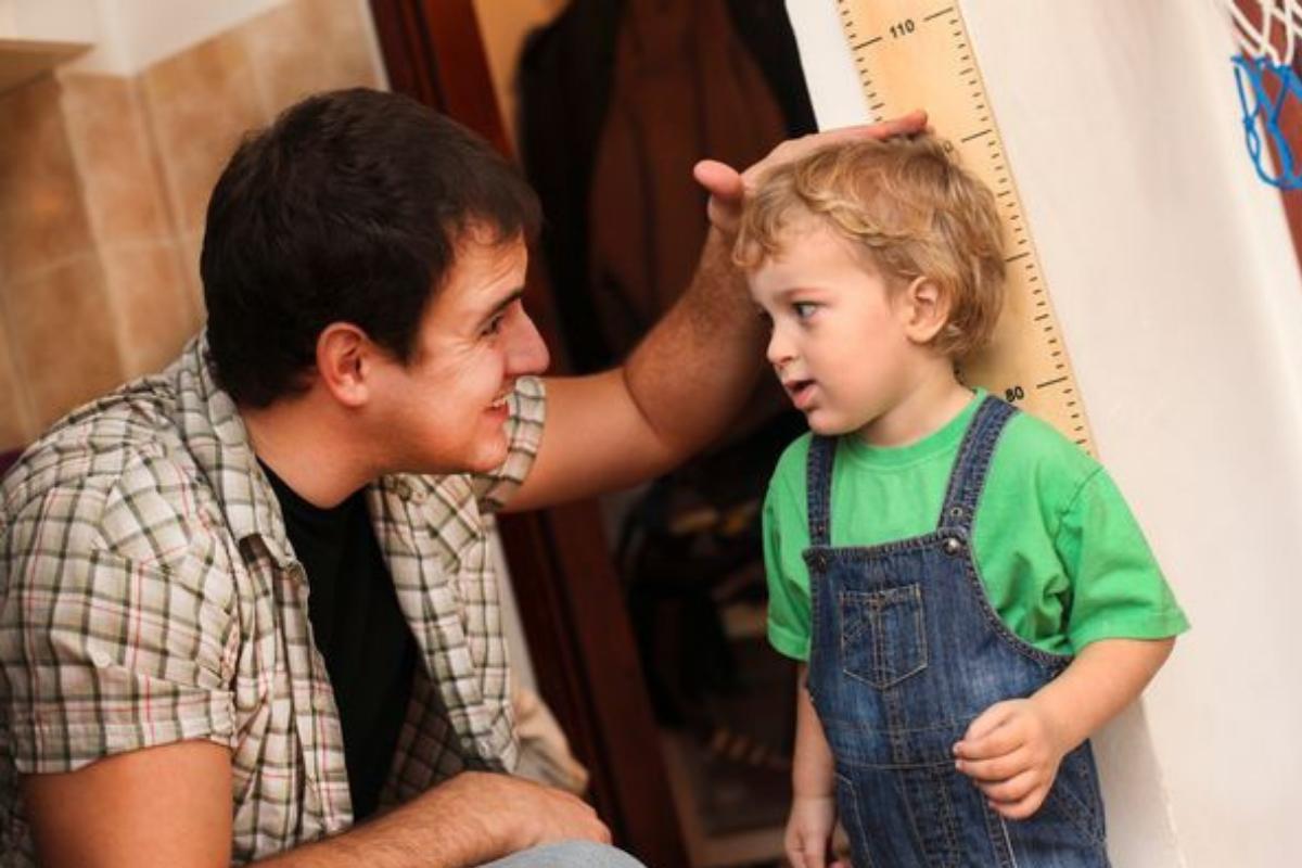 Noivo relata que parceira não deseja ter filho menino porque tem medo que criança seja baixa como ele