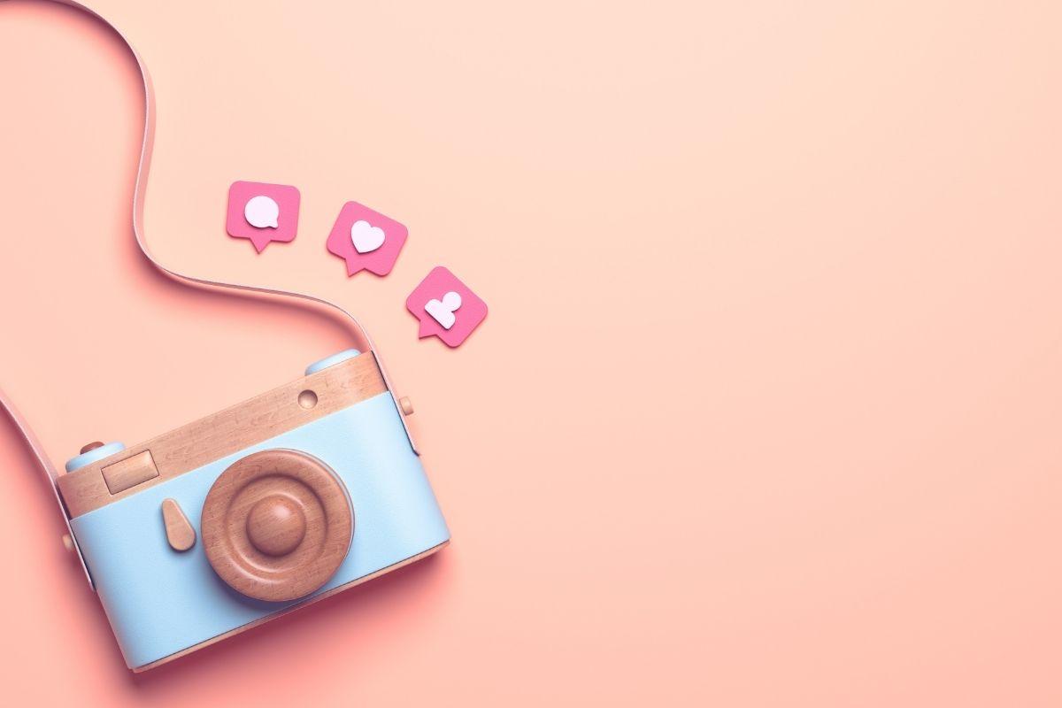 Câmera Instax Mini 11 branca que revela a foto na hora