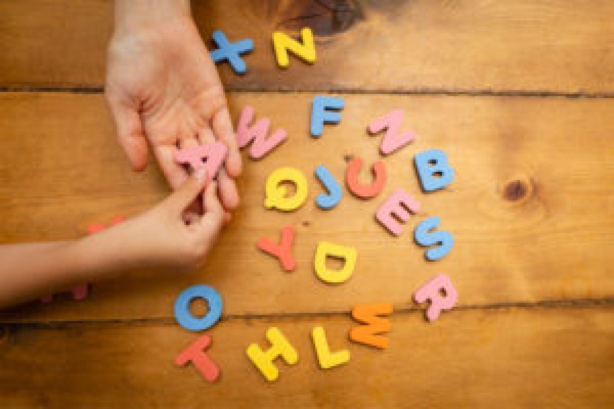Menino pede socorro em prova da escola