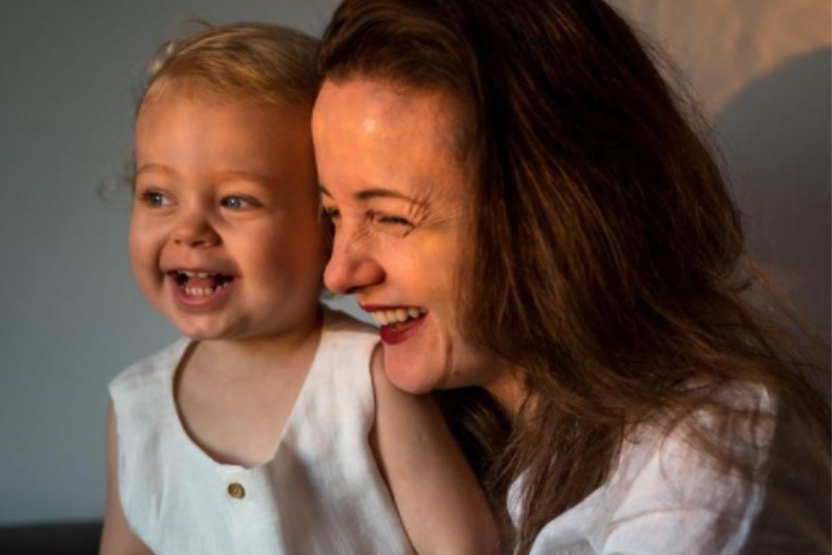 Mãe de Alice compartilha fotos da própria infância e manda recado para outras famílias