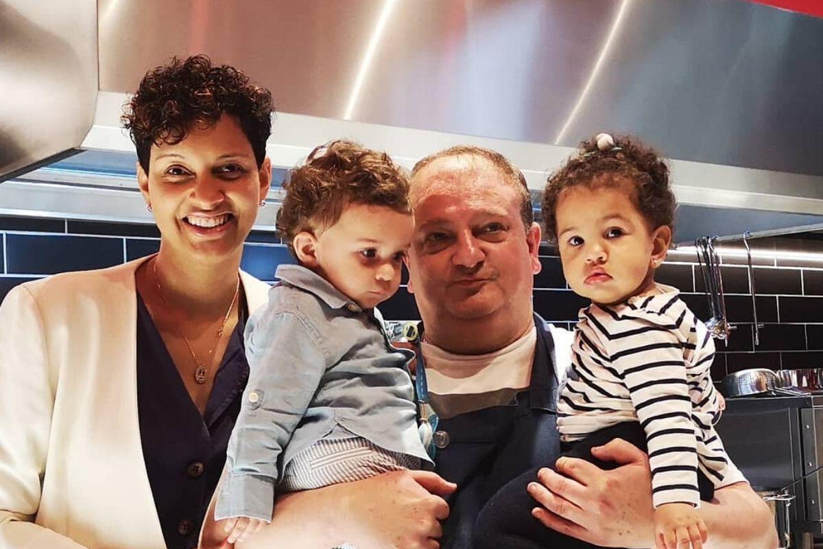 A família toda reunida para a festa