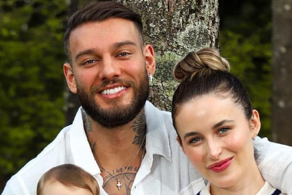 O bolo recebeu uma decoração natalina!