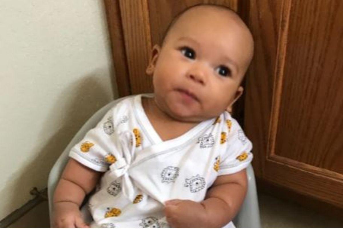 Com apenas 23 meses o bebê já sabe ir sozinho no banheiro