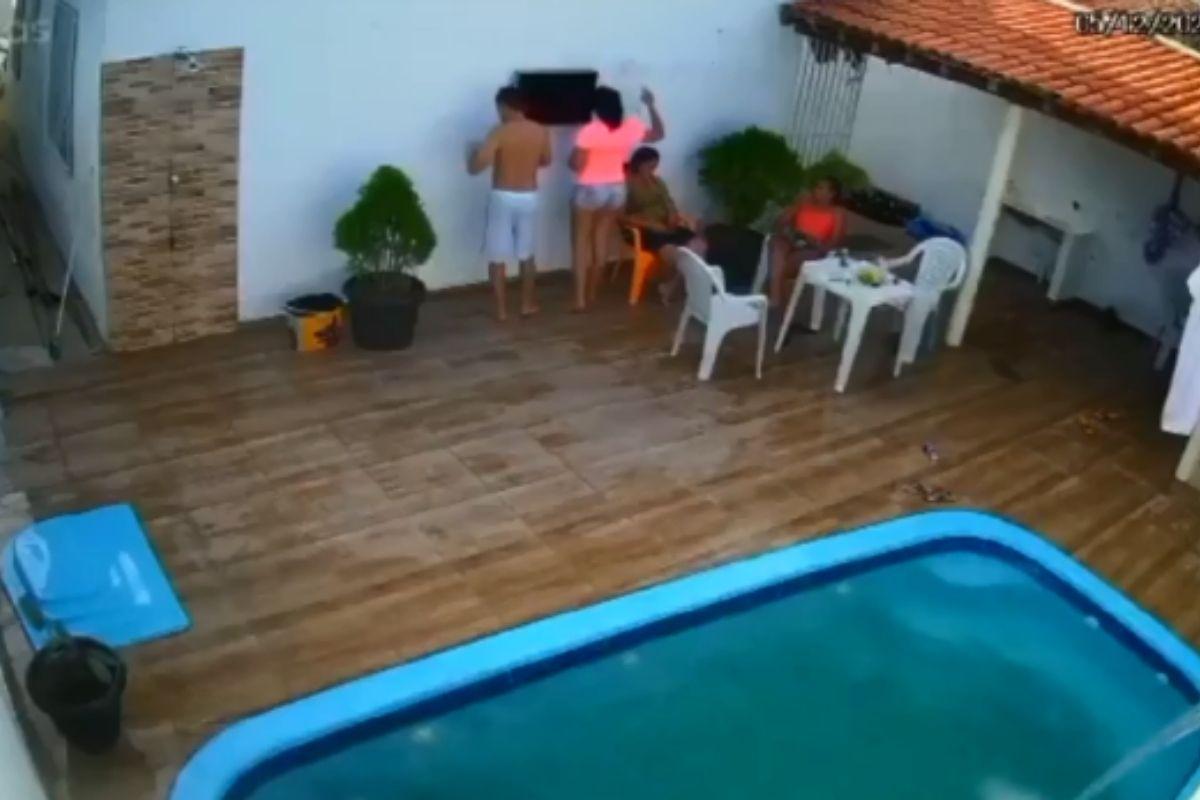 Menina é afogada na piscina após ter o cabelo sugado pelo ralo