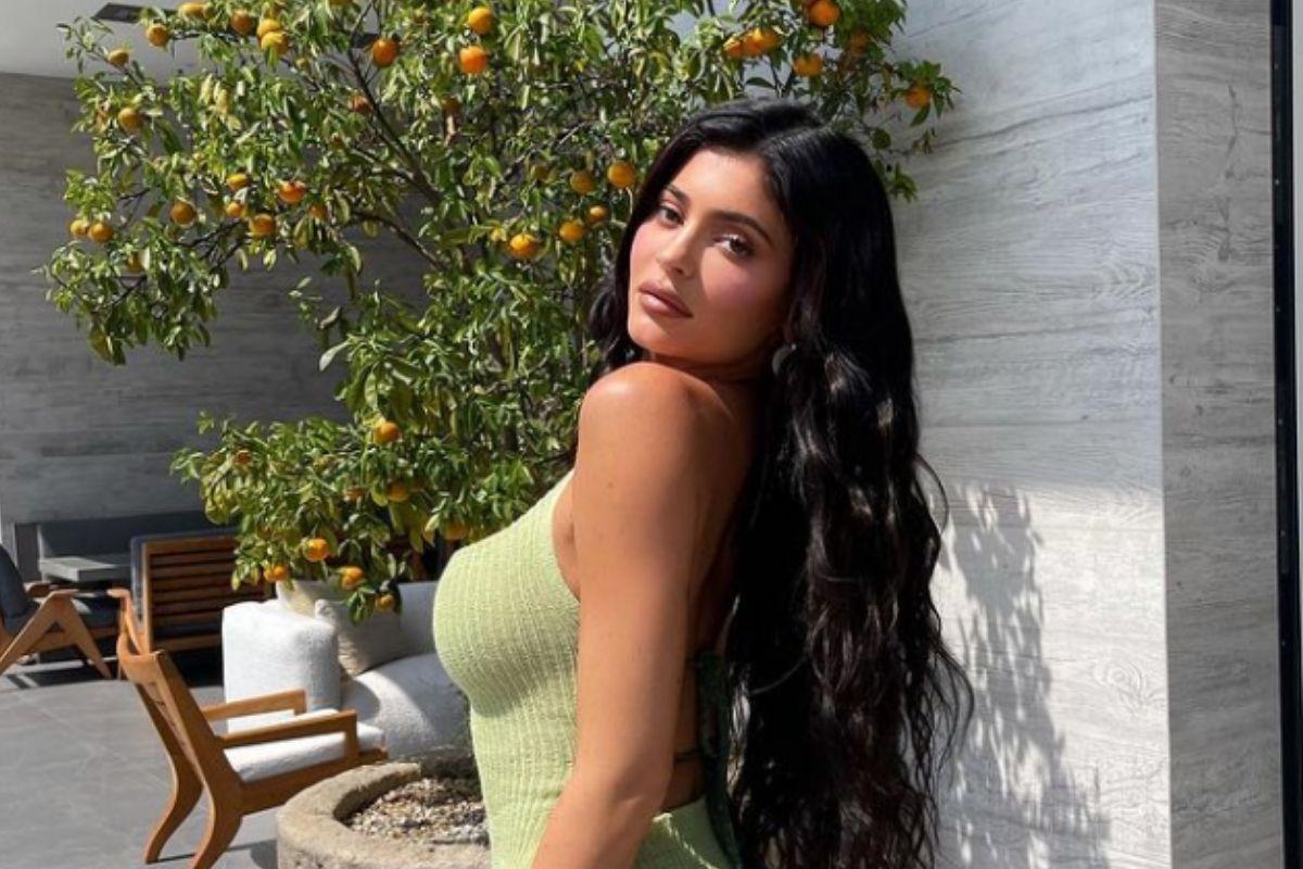 Kylie Jenner mostra barrigão no Instagram