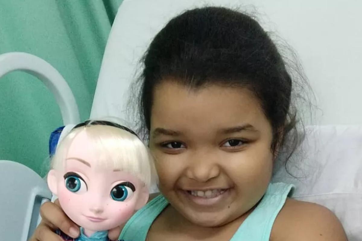 A família vende doces para ajudar no tratamento