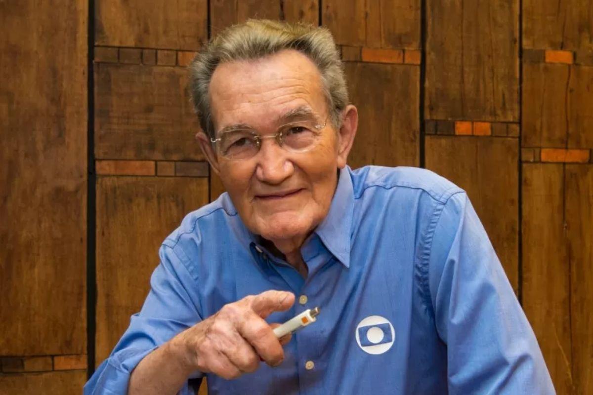 O apresentador, que trabalha na Globo desde 1970, encontrou a parceira já submersa na piscina