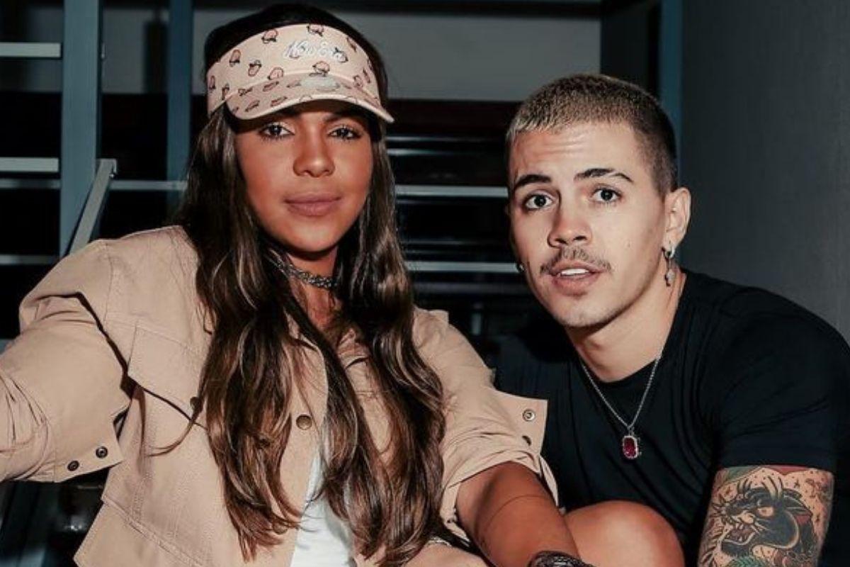 O casal mostrou o ultrassom do primeiro filho