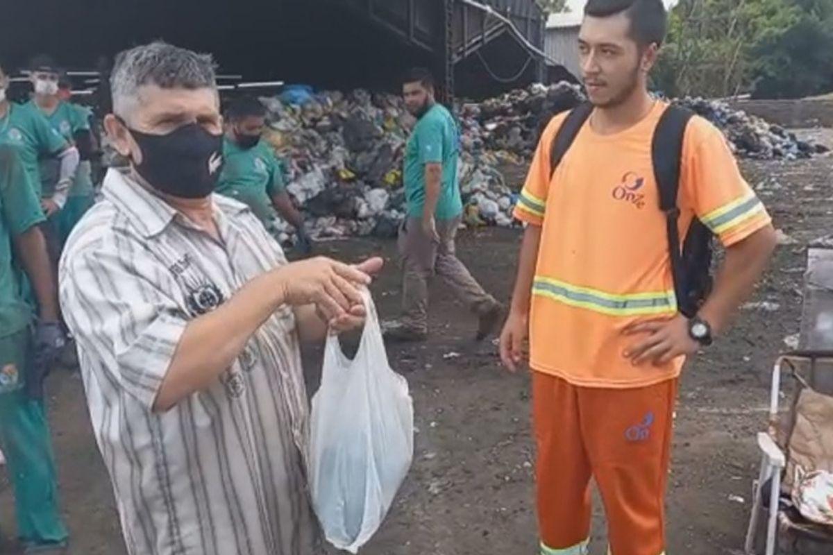 Roque foi pessoalmente agradecer a toda a equipe do lixão