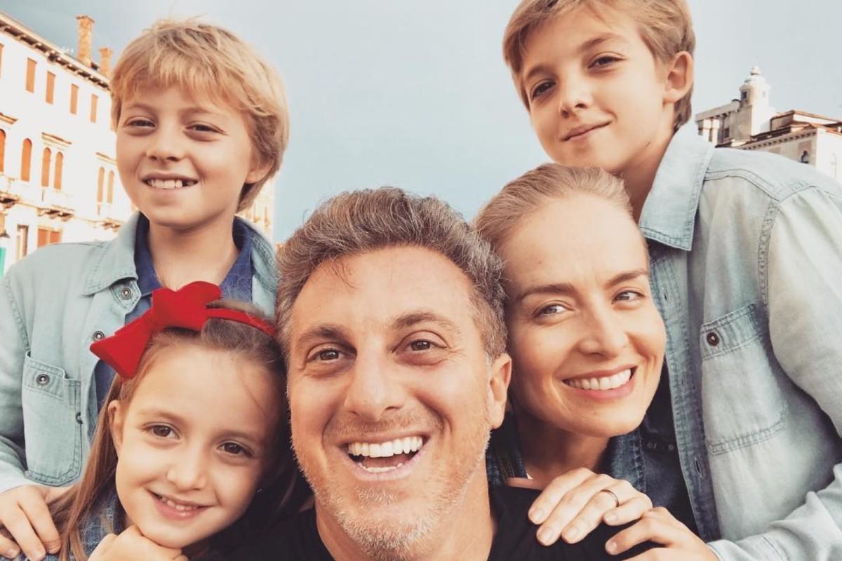 Angélica mostra filha recebendo a primeira dose da vacina da covid-19: “Esperança”