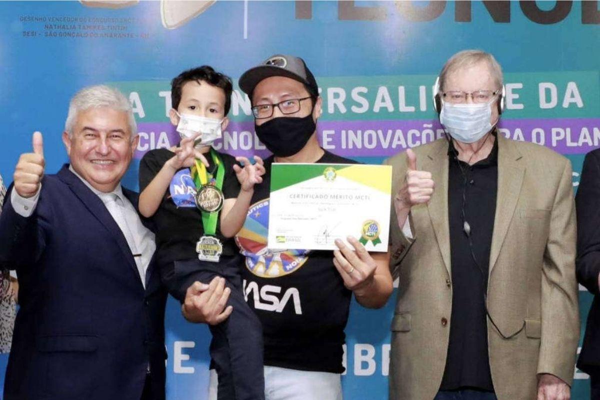 Miro sempre recebeu o incentivo dos pais para estudar o espaço e seus mistérios