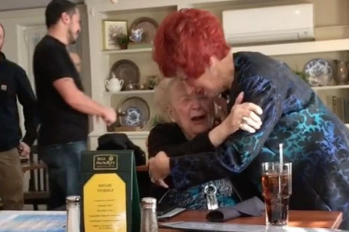 A neta organizou o reencontro da avó, com a sua melhor amiga de infância, a Etta