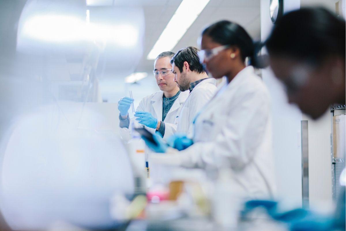 Pesquisadores brasileiros descobrem molécula que pode ajudar no combate ao câncer