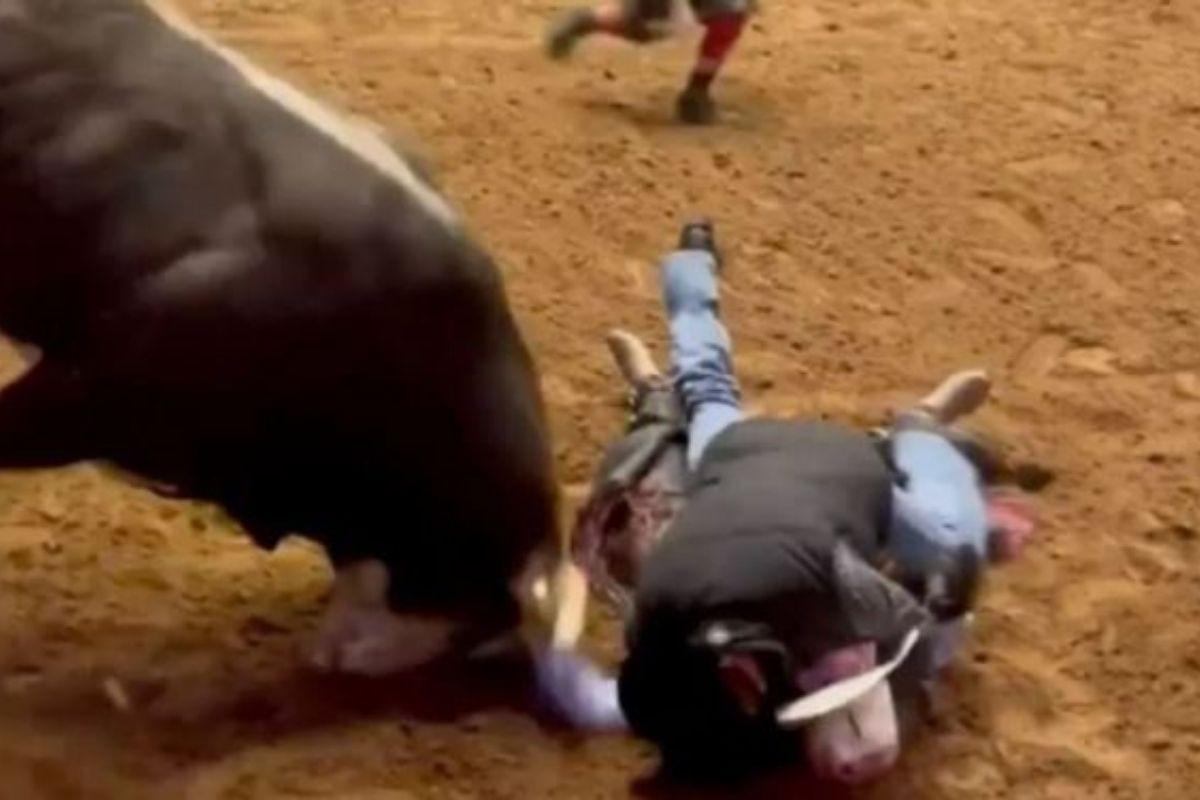 O pai se jogou em cima do filho para salvá-lo do touro