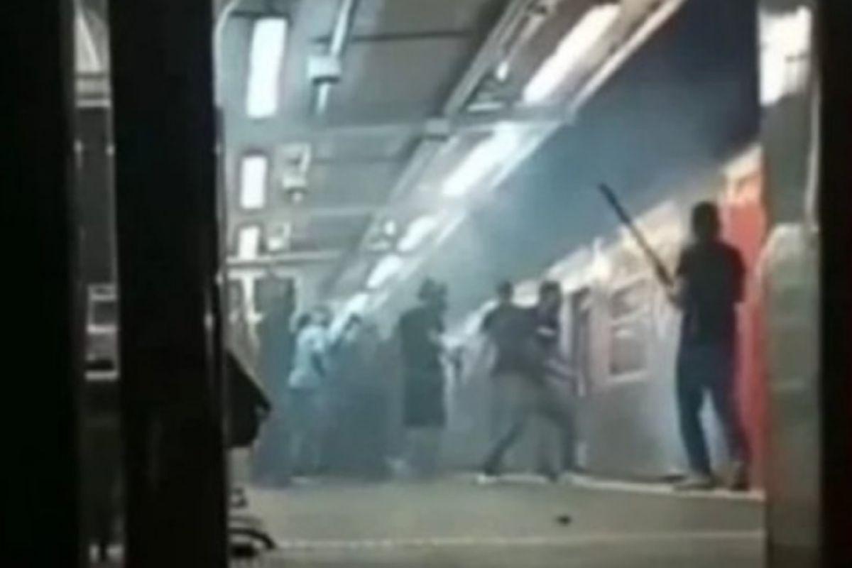 Bebê de 7 meses cai nos trilhos do trem após briga entre torcedores na estação