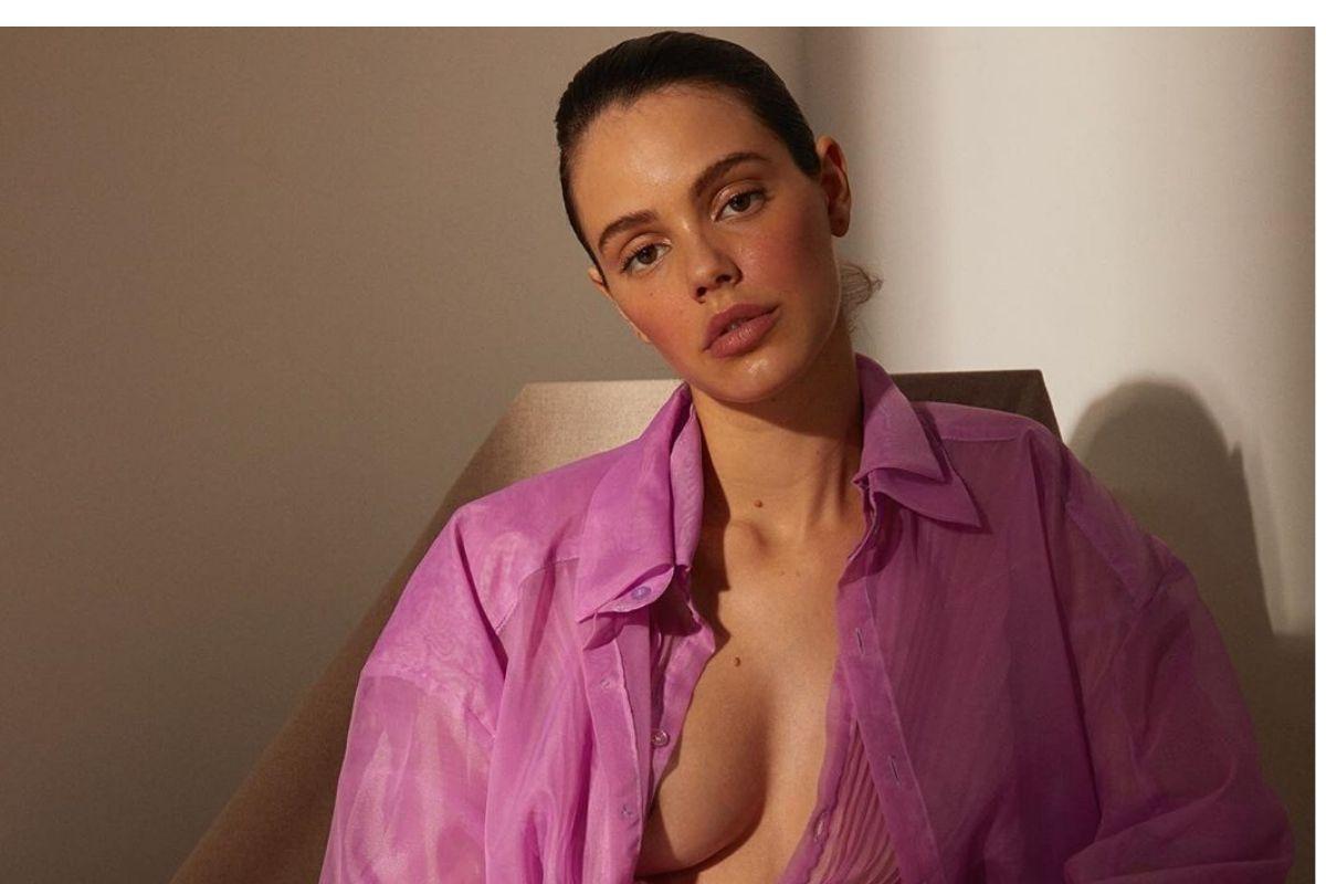 Laura Neiva e Chay Suede ao lado da primeira filha, a Maria