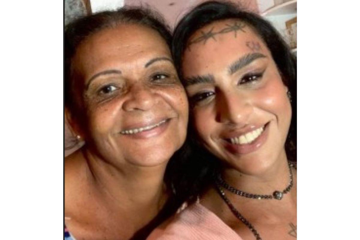 A mãe de Linn da Quebrada defendia ela enquanto a cantora estava dentro do reality