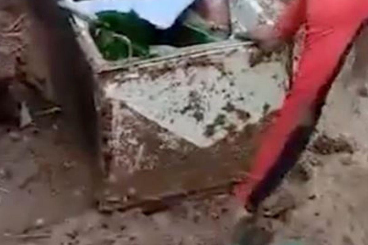 O menino se salvou do deslizamento, ao entrar dentro da geladeira