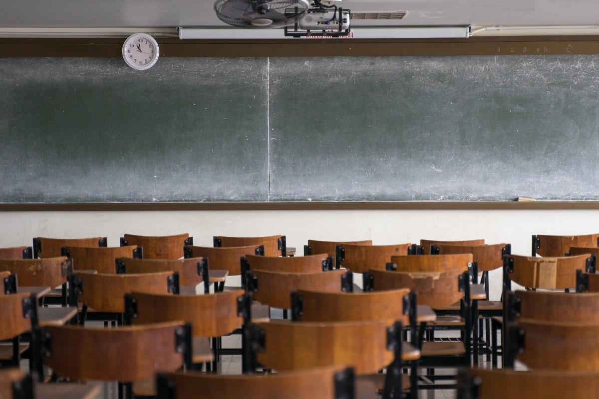 Ciclone e frio geram alerta vermelho e estados do RS cancelam as aulas