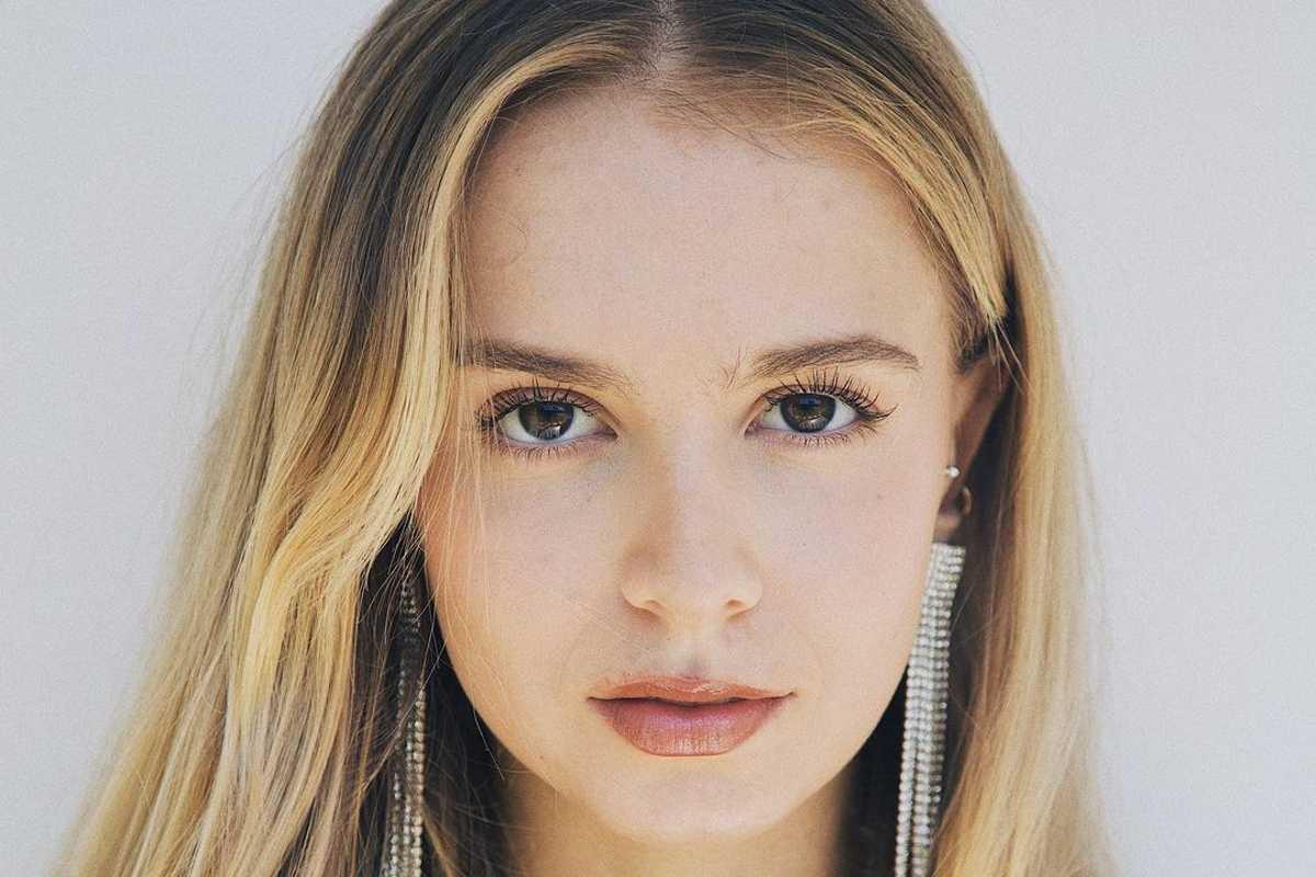 Isabella Scherer compartilhar no Twitter o resultado do exame, e comemora: “Bora amassar um açaí”
