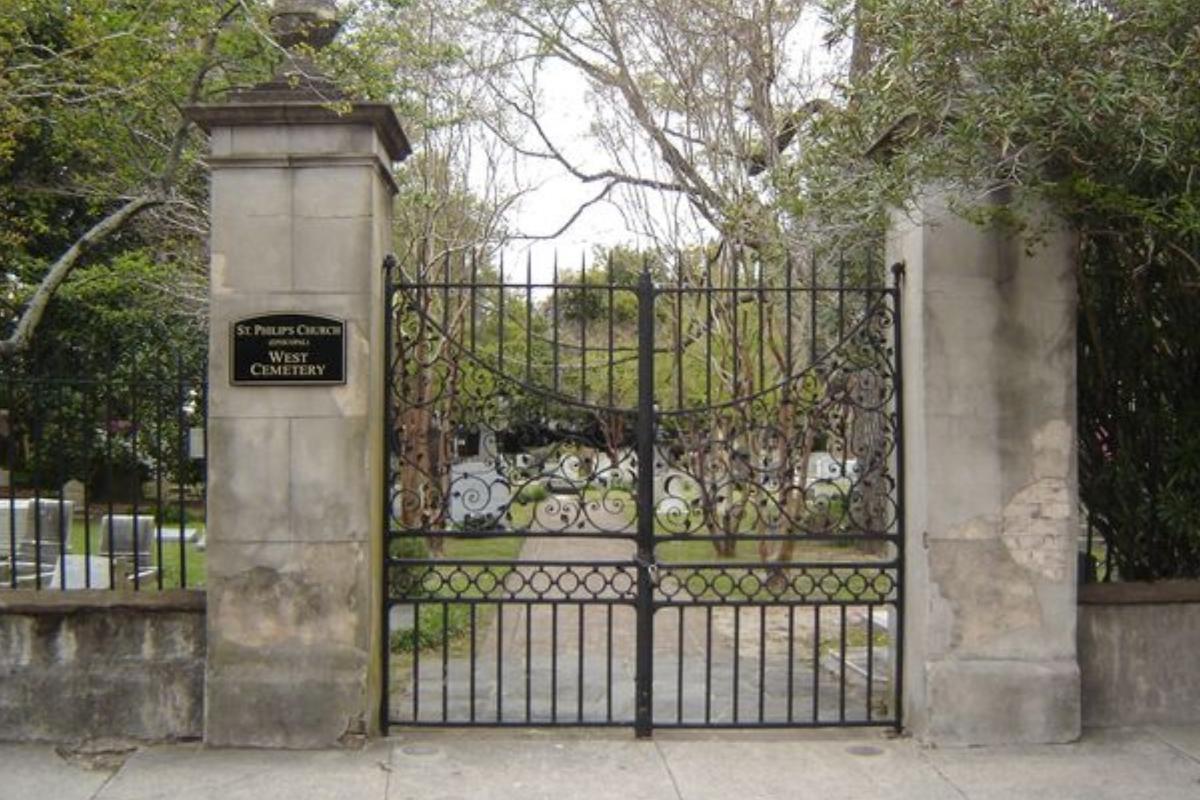 Foto de 1987 captura fantasma de mãe que faleceu durante o parto