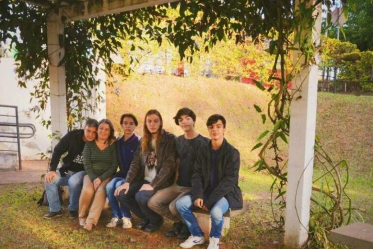 O pai, a mãe e os quatro filhos estudam no Instituto Federal de Educação, Ciência e Tecnologia Minas Gerais.