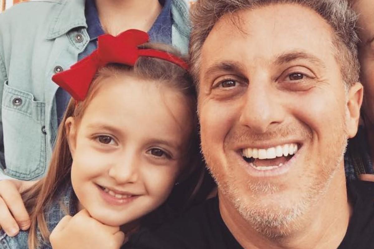 Luciano Huck e a filha Eva nos ensaios para a dança em rede nacional