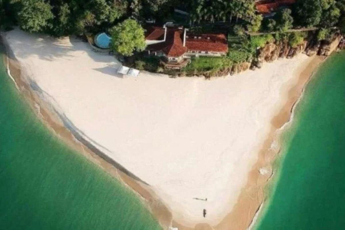 Mansão na ilha da almada