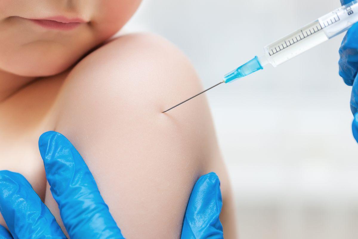 Até agora, 288 mil crianças de três e quatro anos tomaram a primeira dose e menos de 4 mil receberam as duas doses no país