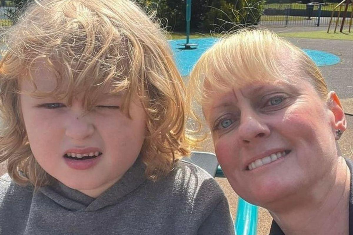 Rebecca Green se emociona com atitude gentil de garoto de 10 anos com seu filho autista