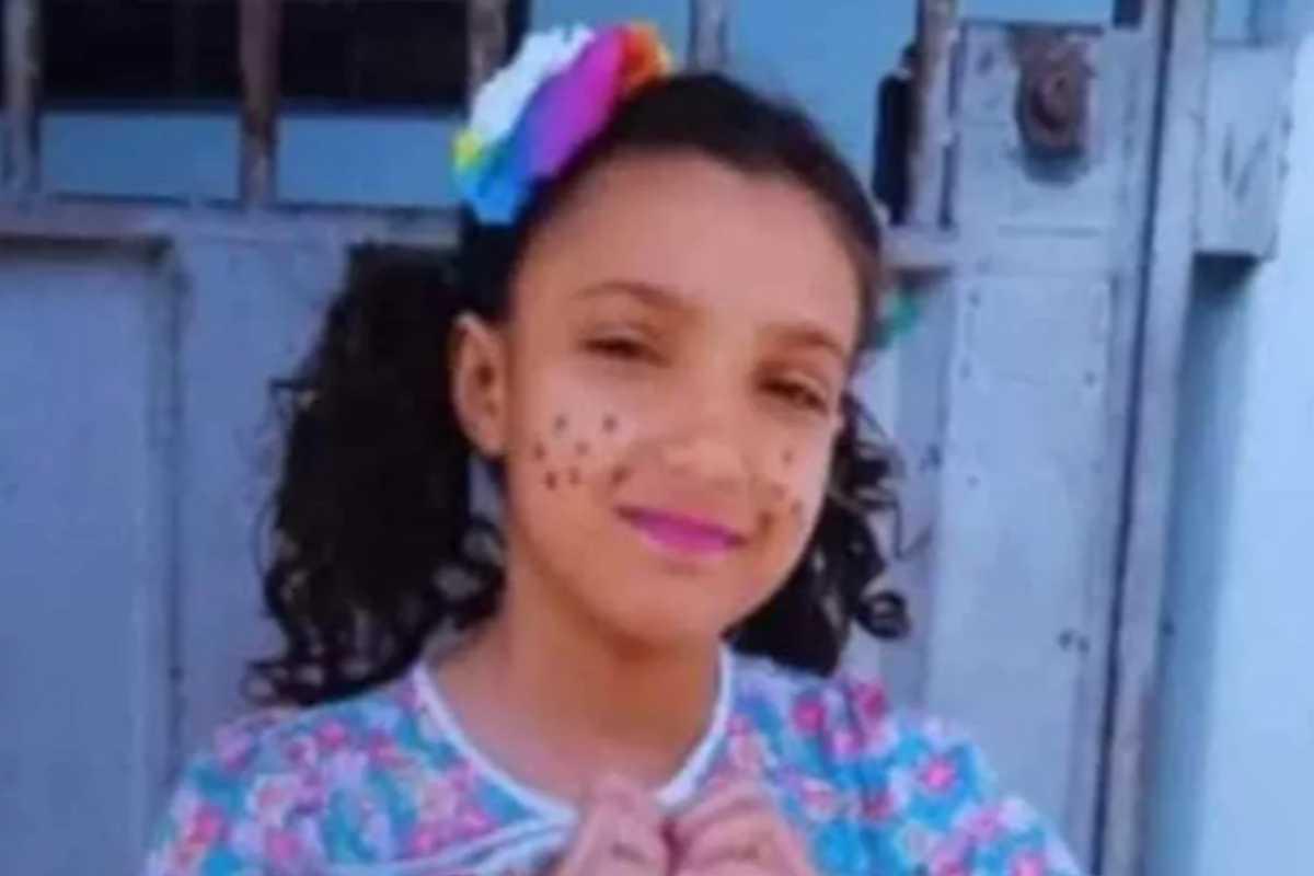 Menina foi vista pelas câmeras de segurança do estabelecimento em que foi comprar pães