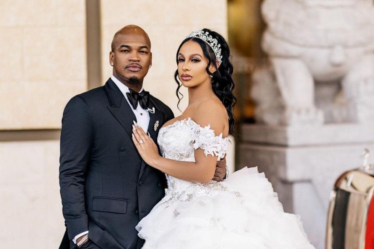 Crystal Smith está com o cantor desde 2016 e os dois já tem três filhos juntos.