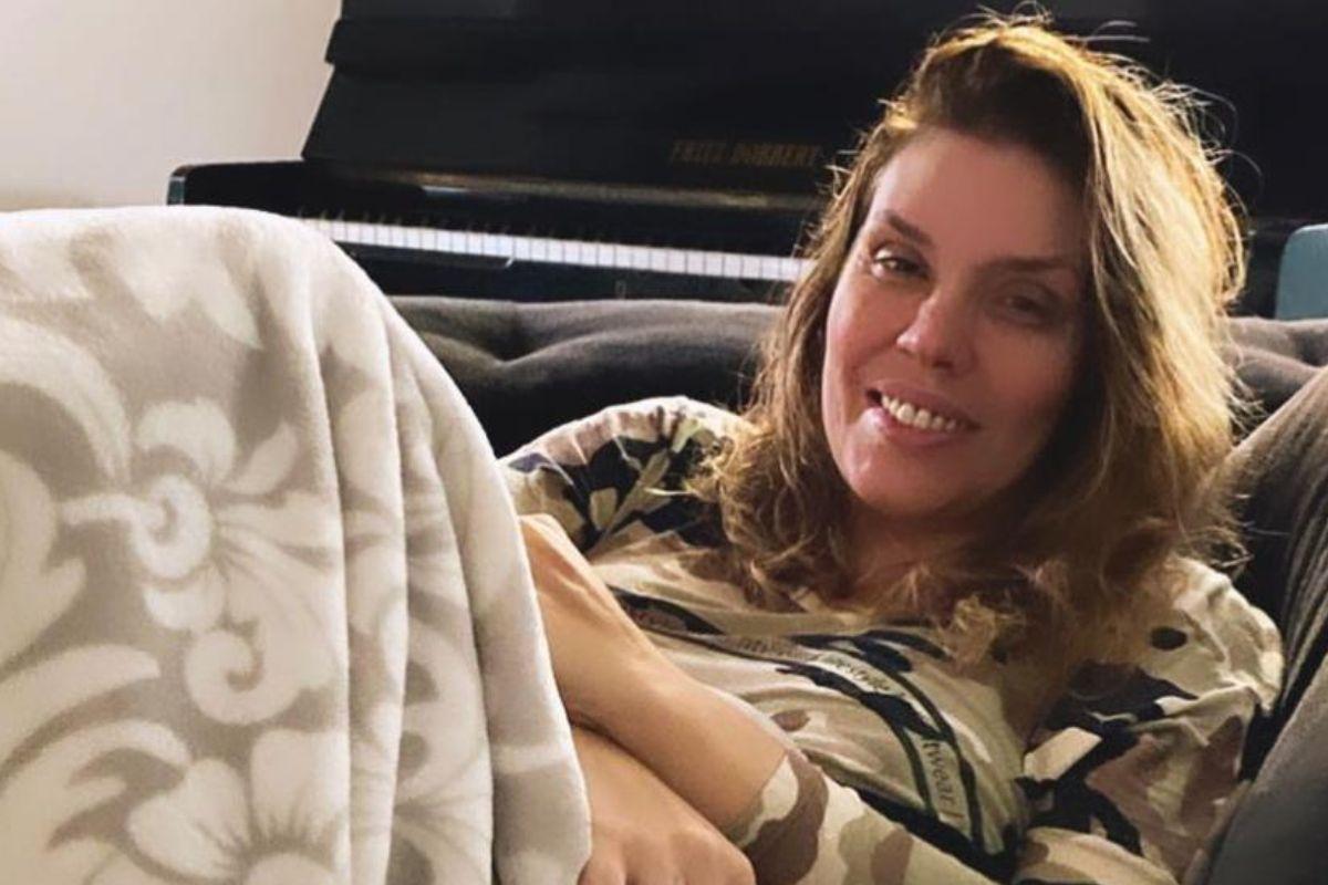 Simony aparece com visual novo e fala sobre mudanças no cabelo após tratamento de câncer no intestino