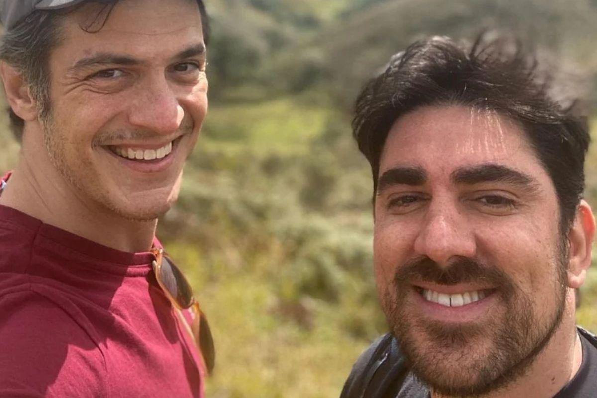 Alguns dos registros feitos pelos atores curtindo a nova terra nas redes sociais