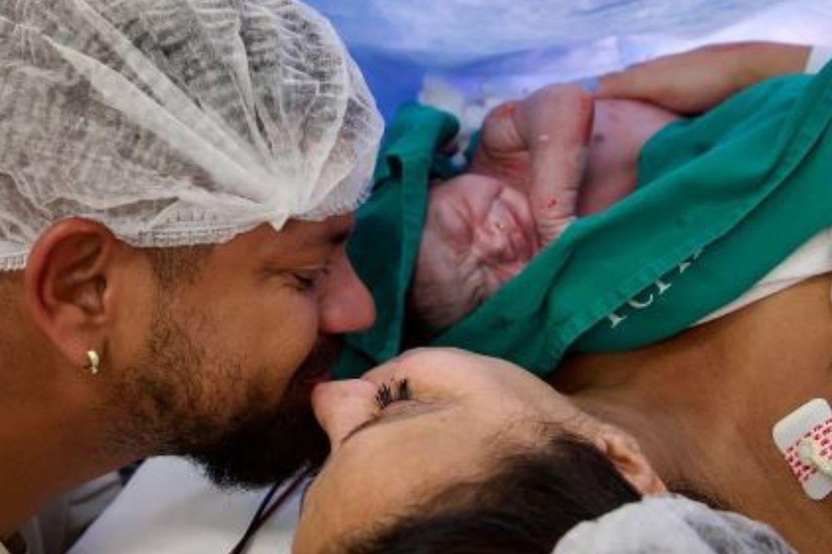 Viviane Araújo compartilhou registro do marido com o filho