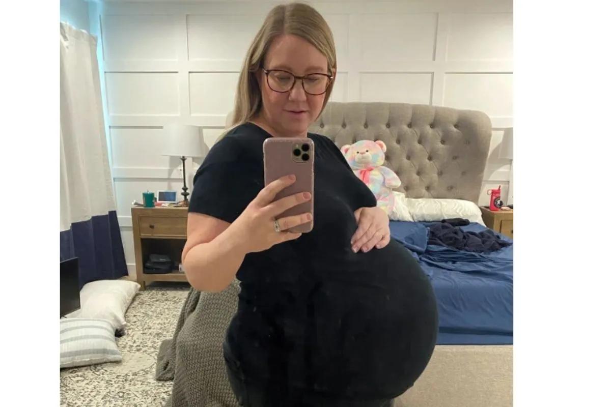 Mãe posta fotos do antes e depois da gravidez de quadrigêmeos