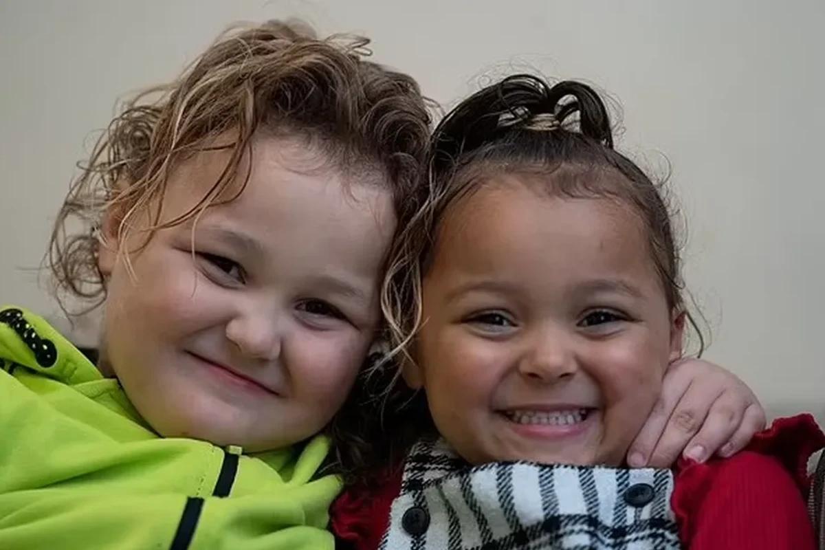 Em caso raro, mãe deu à luz gêmeos com cores de pele diferentes