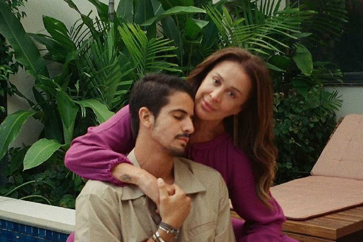 Enzo Celulari, filho de Cláudia Raia, fala sobre gravidez da mãe aos 55 anos: “Grande surpresa”