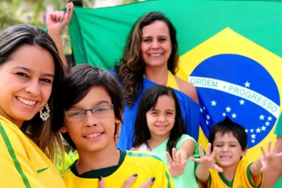 Vem hexa: família com seis dedos consegue indicar o número de troféus que o país sonha em conquistar