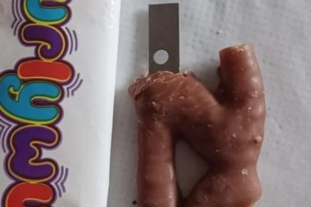 A mãe conta que ficou chocada com a situação, que poderia ter atingido crianças ainda mais novas