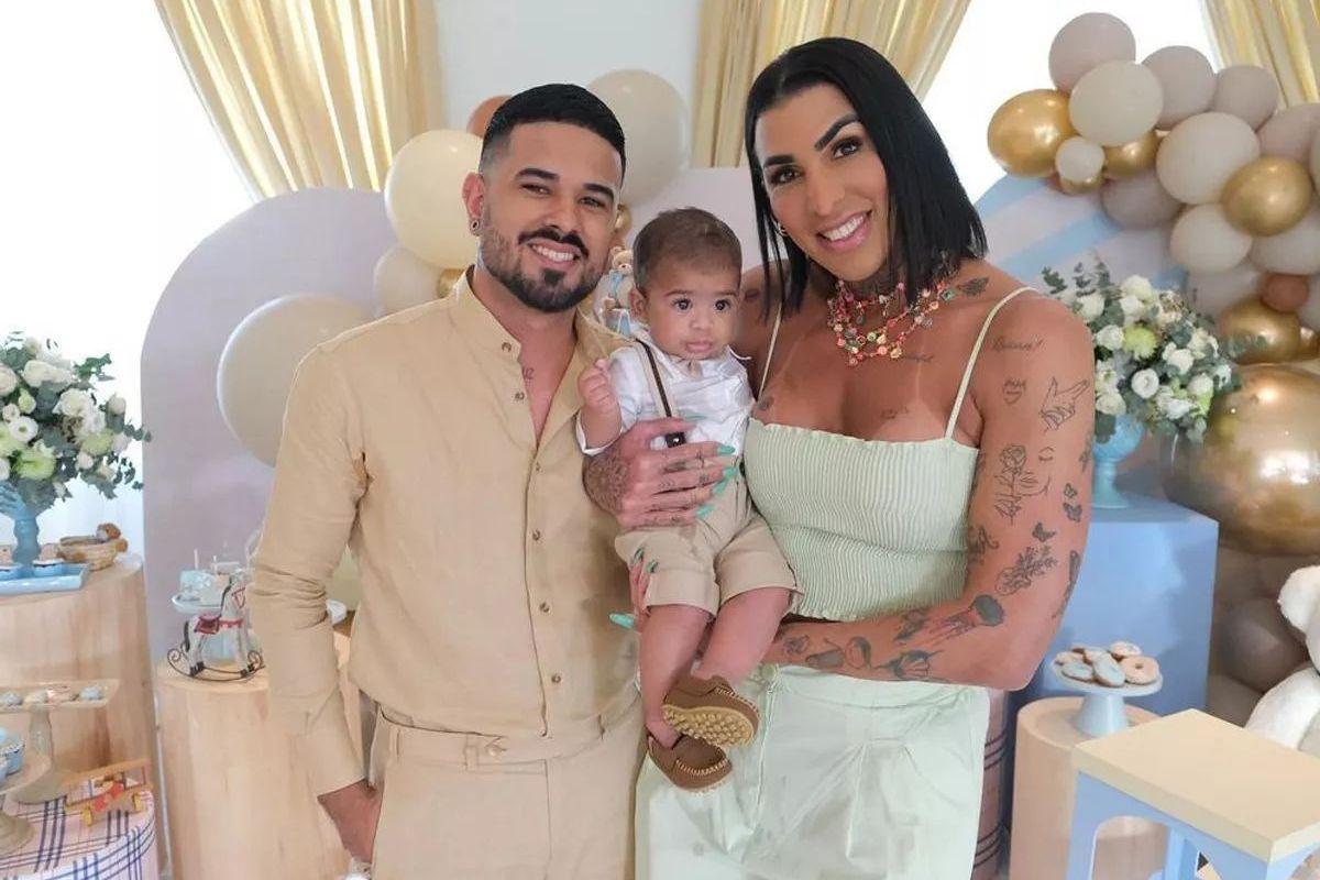 Ela publicou registros com o filho nas redes sociais