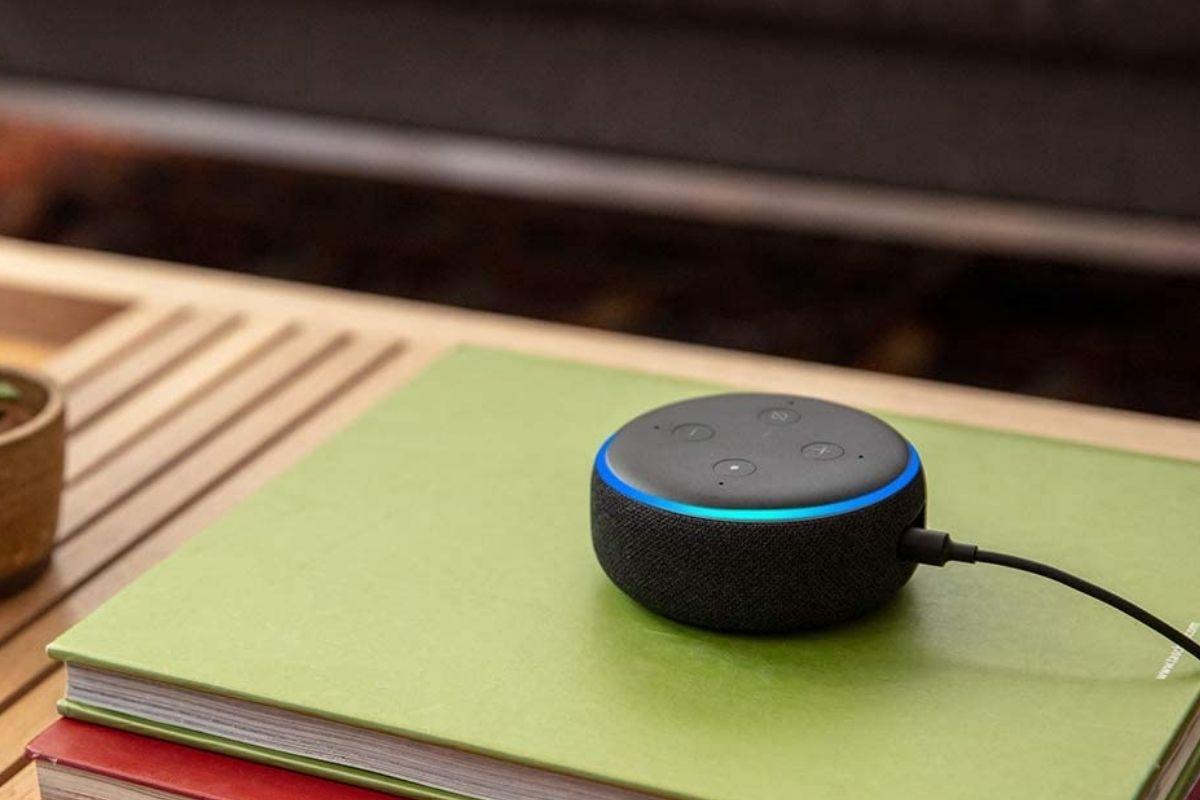 Pai gravou a reação da Alexa quando ele perguntou o que poderia fazer para as crianças pararem de rir