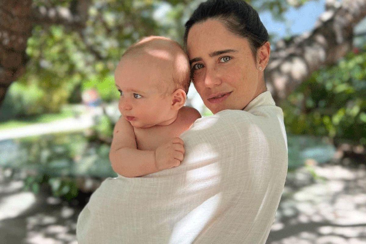 Fernanda Vasconsellos posta novas fotos com o filho