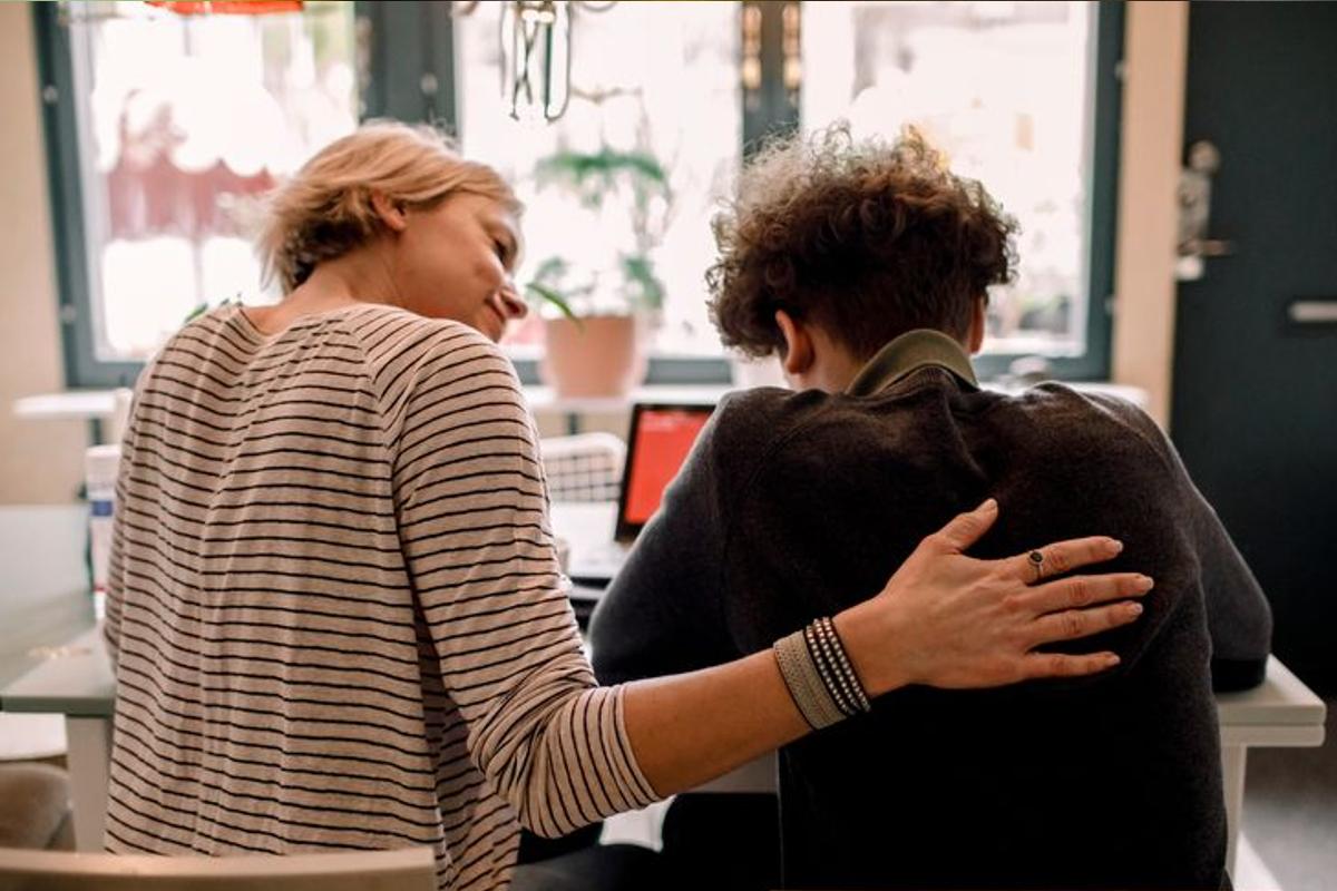 Mãe recebe críticas após dizer que se arrepende de ser mãe