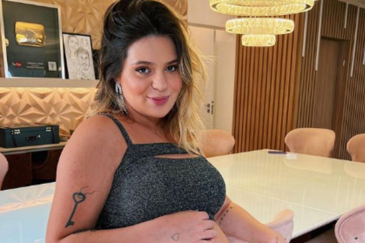 Viih Tube faz piada por barriga de grávida atrapalhar a depilação íntima